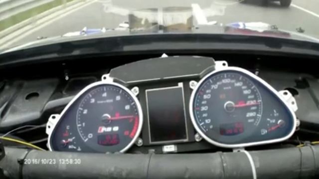 AUDI RS6 V10 1000+ vs GOLF IV V10 1200+ смотреть онлайн