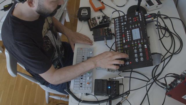 Live looping with the OCTATRACK MK1 and OP-1 (Jam 10) смотреть онлайн