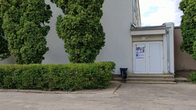 Элея - село на юге Латвии . 28 километров от Елгавы . Элейская средняя школа . 4 августа 2021 . смотреть онлайн