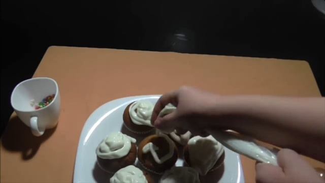 Как сделать капкейки за 5 минут? / How to make cupcakes for 5 minutes? смотреть онлайн