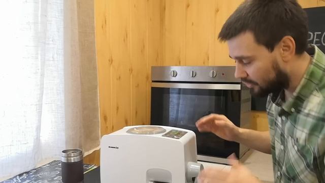 Масло холодного отжима из семечек подсолнечника / Маслопресс RAWMID Modern RMO-03 смотреть онлайн