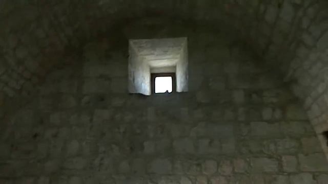 Сова в замке Колосси (Kolossi - Κολόσσι). Кипр район Командария (Κουμανδαρία). Ролик №2 смотреть онлайн