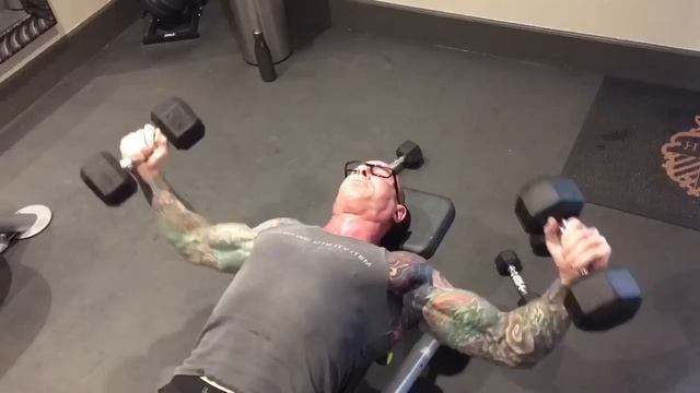 Proper Form For Dumbbell Flyes смотреть онлайн