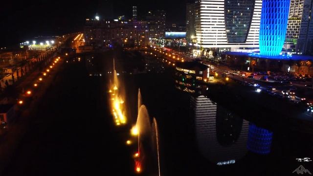 Музыкальные фонтаны в Батуми. Район дома юстиций и Орби Сити с высоты смотреть онлайн
