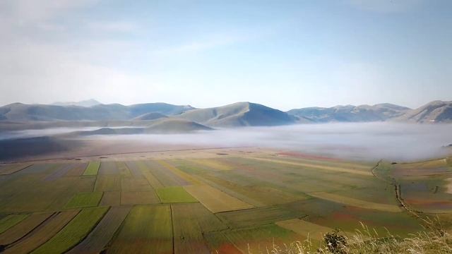Castelluccio di Norcia (Umbria, Italia) - la meraviglia della natura смотреть онлайн
