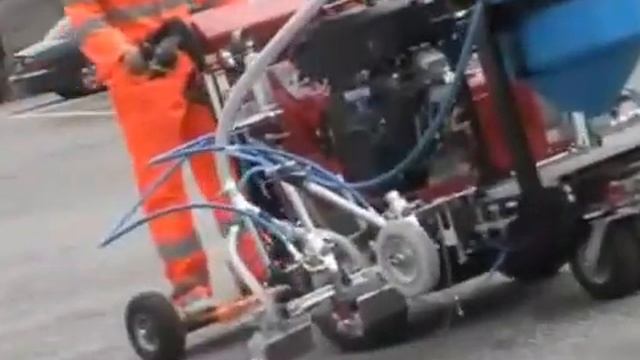 Линейка профессиональных окрасочных агрегатов для нанесения дорожной разметки LARIUS TRACCIALINEE смотреть онлайн