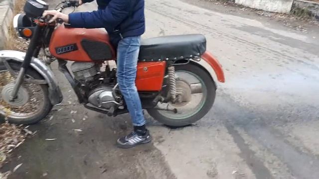 Делаем бернаут на планете ИЖ 5 много дыма и жогова смотреть онлайн