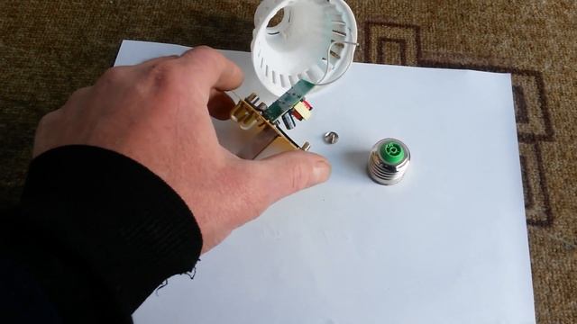 РЕМОНТ СВЕТОДИОДНОЙ ЛАМПЫ С ДАТЧИКОМ ДВИЖЕНИЯ смотреть онлайн