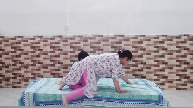 Aaj Kon Sa Challange Karna Hai Ani Ko/Mom Son Video/Back Sitting Challenge Part-2/Challenge Video смотреть онлайн
