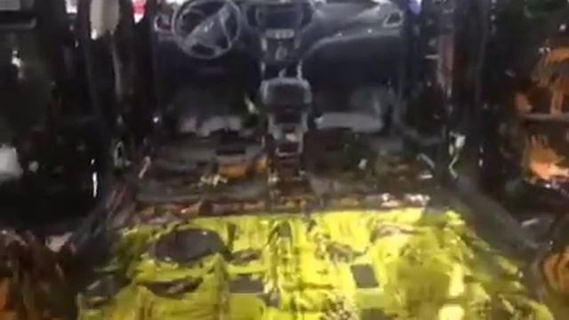 Тотальная обработка кузова автомобиля Хендай Санта Фе виброизоляционными материалами смотреть онлайн