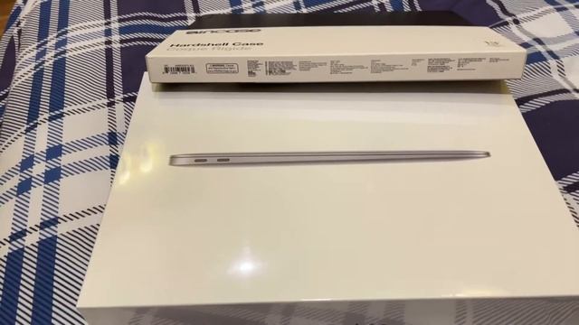 (2020) M1 MacBook ? Air 256GB Space Grey & Incase Hardshell Case Unboxing 22/2/22. All This £838.95