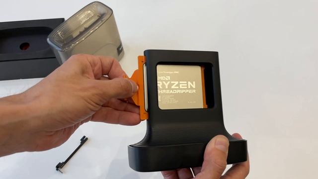 Дефицитный AMD Ryzen Threadripper 3990X смотреть онлайн