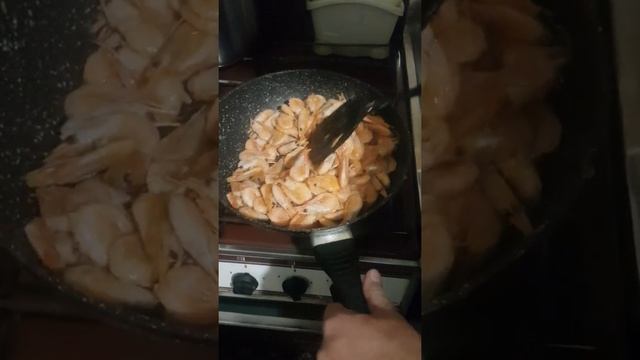 Приготовление жареных креветок смотреть онлайн