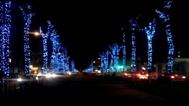 Сегодня новогодняя иллюминация зажглась на проспекте Ленина смотреть онлайн