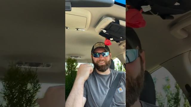 Planting Arborvitae emerald green trees - Dad mode #dadlife смотреть онлайн