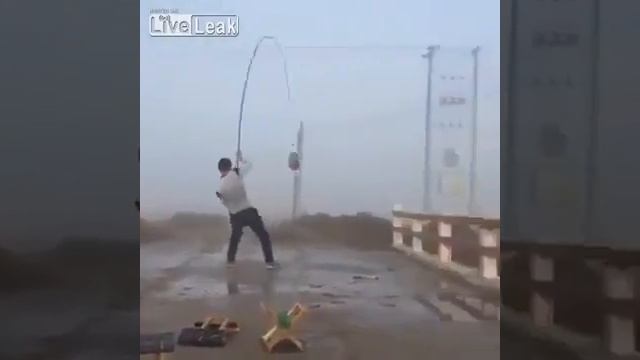 Китаец тестирует удочку )) смотреть онлайн