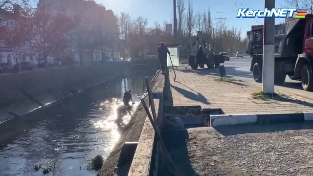 В Керчи продолжают чистить русло реки Мелек-Чесме