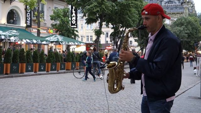 Frank Sinatra-Strangers in the Night-Саксофон, Одесса, Дерибасовская/Saxophone-Odessa смотреть онлайн