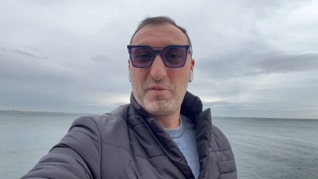 "Роза, а ты шо, в отпуск ездила?": смешной одесский анекдот про девушек и женщин! смотреть онлайн