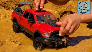 Дети и Игрушки. Машинки-лодка, бездорожье для машин. Манкиту