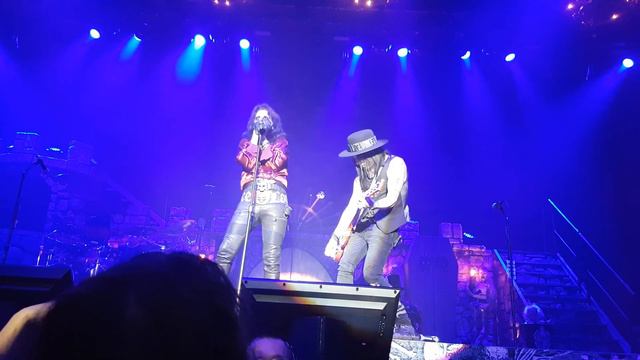 Alice Cooper Live at Tilburg 2019 - Harmonica смотреть онлайн