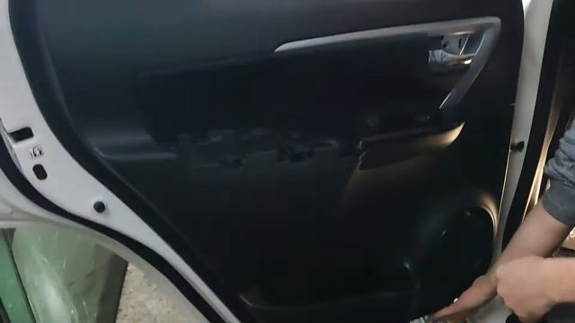Как снять (разобрать) дверную карту / обшивку двери на Toyota Fortuner (2021) смотреть онлайн