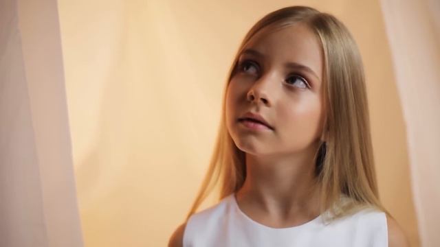 Child shouts in court: "Please don't let them adopt me!" When the Judge discovers the reason смотреть онлайн