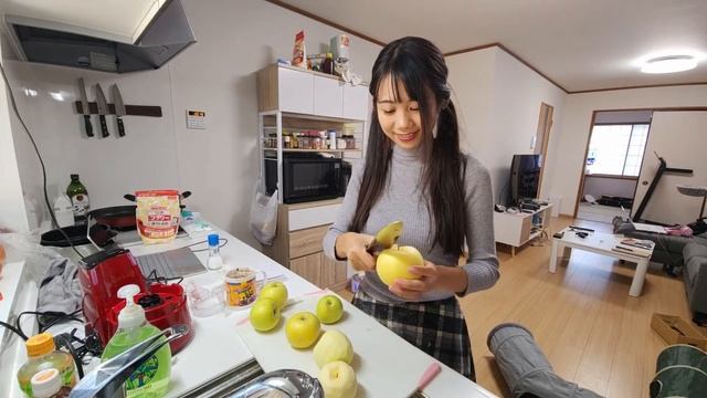 Tokyo IRL ???? Baking Apple Pie! (Short Stream Today!) ?アップルパイづくり！短い配信 смотреть онлайн