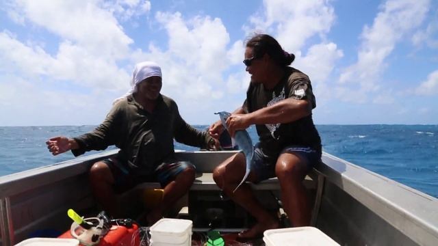Tuvalu Funafuti area Pêche traditionnelle en haute mer / Tuvalu Funafuti Fishing смотреть онлайн