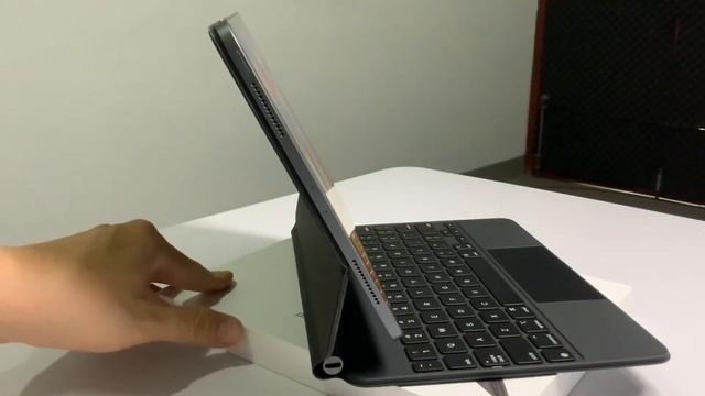 Ipad Pro 2020 128 gb second Magic Keyboard смотреть онлайн