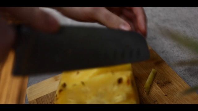 КАК НАРЕЗАТЬ И ПОЧИСТИТЬ АНАНАС? смотреть онлайн