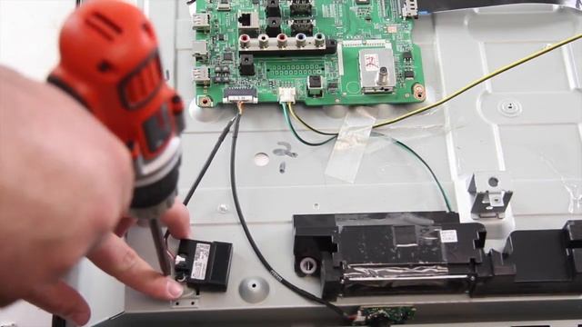 Samsung Smart TV Can't Connect to WiFi - Replacing the WiFi Module BN59-01148B смотреть онлайн