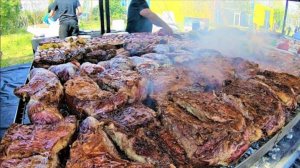 Популярная УЛИЧНАЯ Еда в Разных Странах. Асадо СТЕЙК и РЕБРЫШЕК, Гриль, Сосисок.