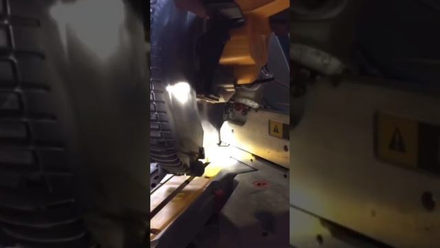 Монтаж плинтуса, обход порожка на балкон. #ламинат #плинтус #мастеркласс #ремонтподключ смотреть онлайн