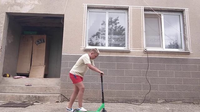 Топ 3 лёгких трюков на самокате смотреть онлайн