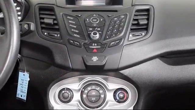 2015 Ford Fiesta Hatchback SE смотреть онлайн