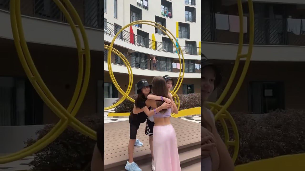 ВРУЧЕНИЕ МЕРЧА В ЛЮБИМОМ ЛАГЕРЕ смотреть онлайн