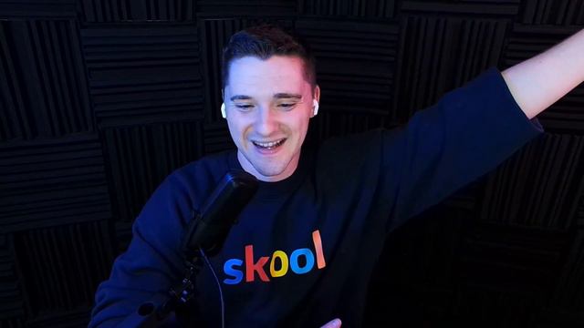 2500+ gamers are waiting to join his Skool… смотреть онлайн