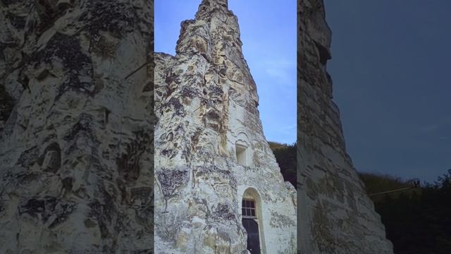 храм в скалах смотреть онлайн