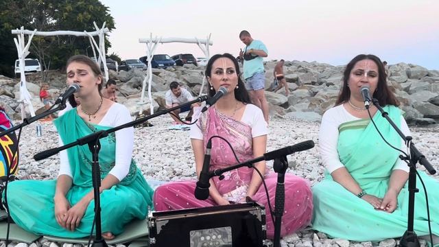 Хари Ом Тат Сат и Говиндам Ади Пурушам смотреть онлайн