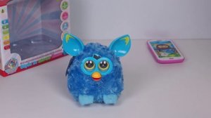 Ферби по кличке Пикси с телефоном