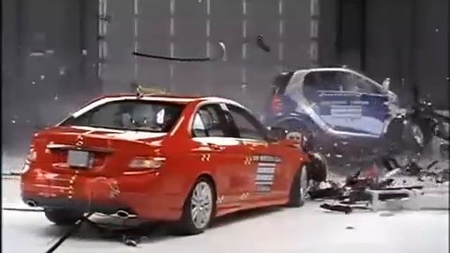 Mercedes C 300 Vs Smart ForTwo - IIHS Crash Test смотреть онлайн