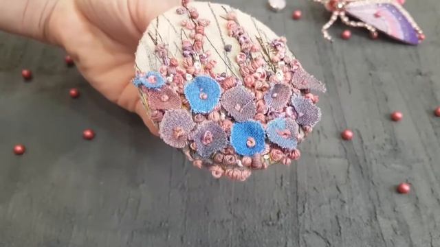 Брошь ручной работы. Вышивка нитками, тканью. смотреть онлайн