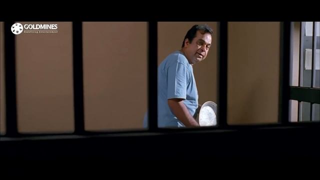 अल्लू अर्जुन ने देखिये कैसे बंदूक निकाल के हीरोइन के माँ बाप को हुल देदी | Allu Arjun Movie Scene смотреть онлайн