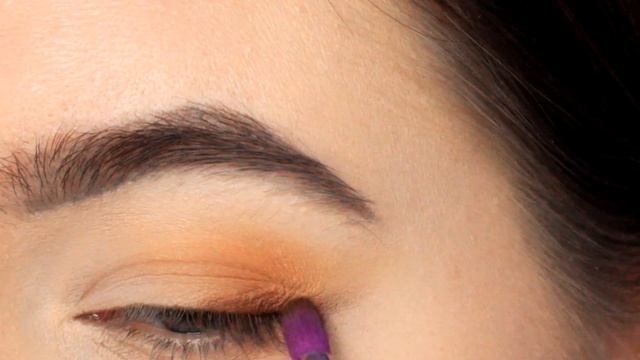 Golden sparkling makeup | Золотистый сияющий макияж с растушеванной стрелкой смотреть онлайн