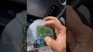 Прыгает стрелка тахометра Nissan Maxima a32