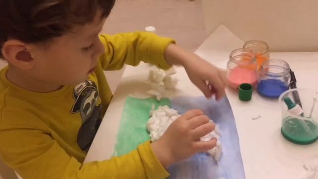 Объемные цветы и снеговик из САЛФЕТОК! Идеи поделок для детей 3-4 года смотреть онлайн