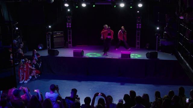 И вот легенды снова на сцене смотреть онлайн