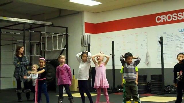 Team CrossFit - Kids Birthday party: knock knock game! смотреть онлайн