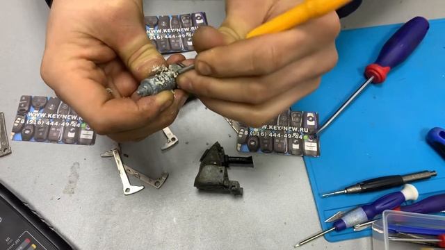 Ремонт личинки двери Mercedes W164 смотреть онлайн